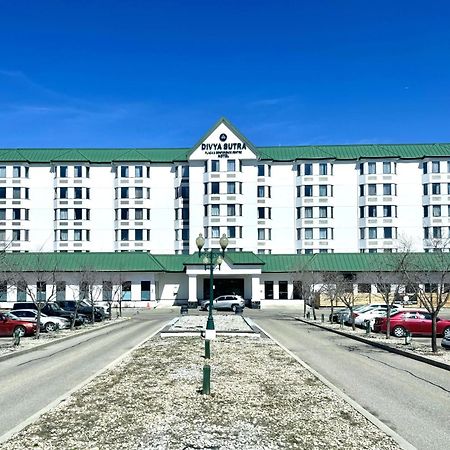 Divya Sutra Plaza And Conference Centre Calgary Airport Hotel Ngoại thất bức ảnh