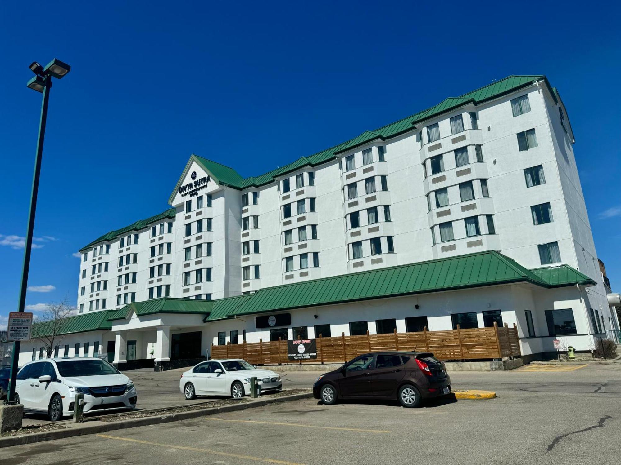 Divya Sutra Plaza And Conference Centre Calgary Airport Hotel Ngoại thất bức ảnh