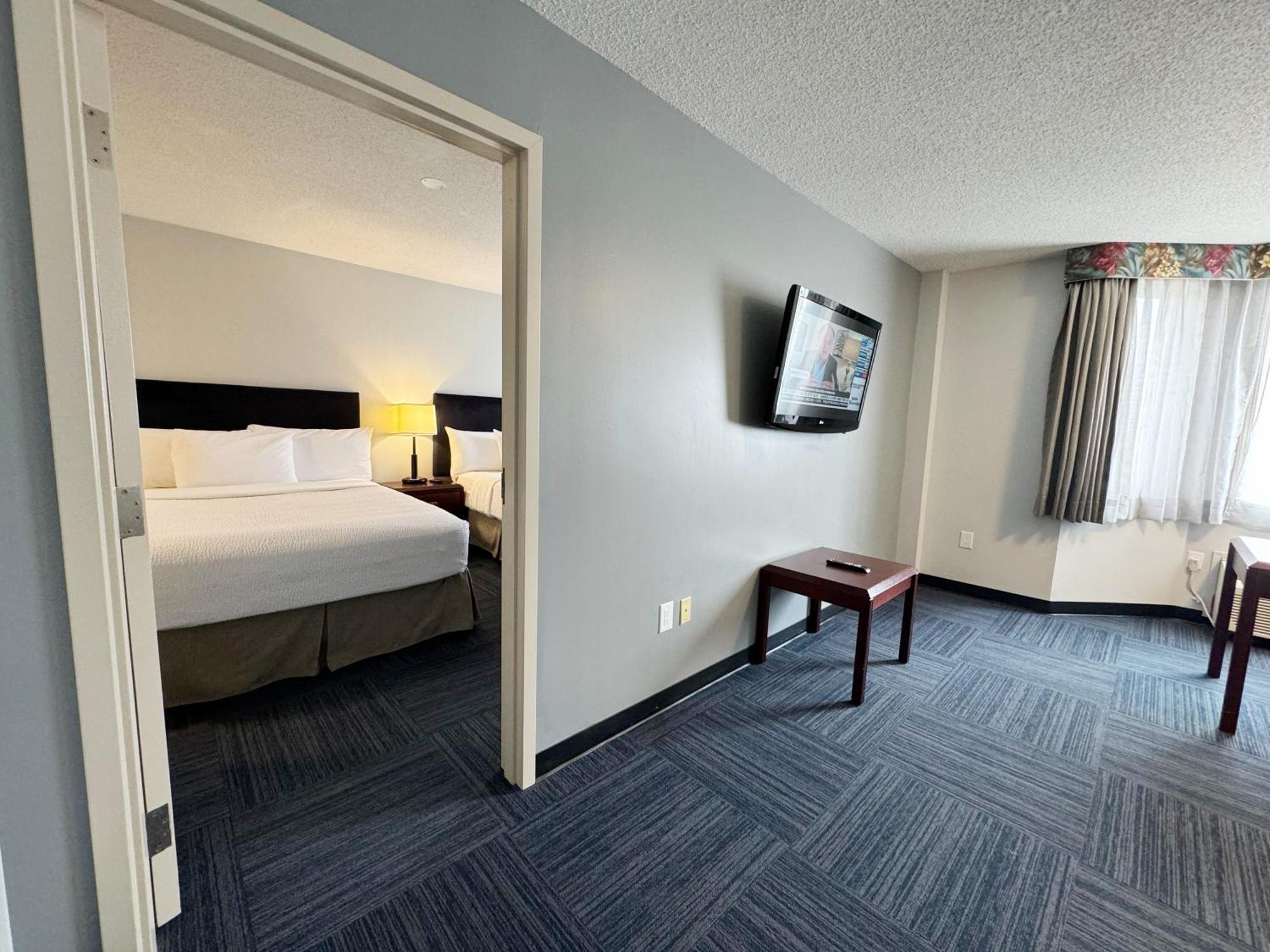 Divya Sutra Plaza And Conference Centre Calgary Airport Hotel Ngoại thất bức ảnh