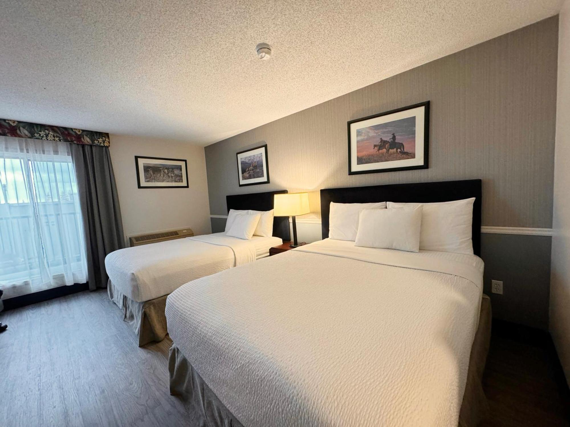 Divya Sutra Plaza And Conference Centre Calgary Airport Hotel Ngoại thất bức ảnh